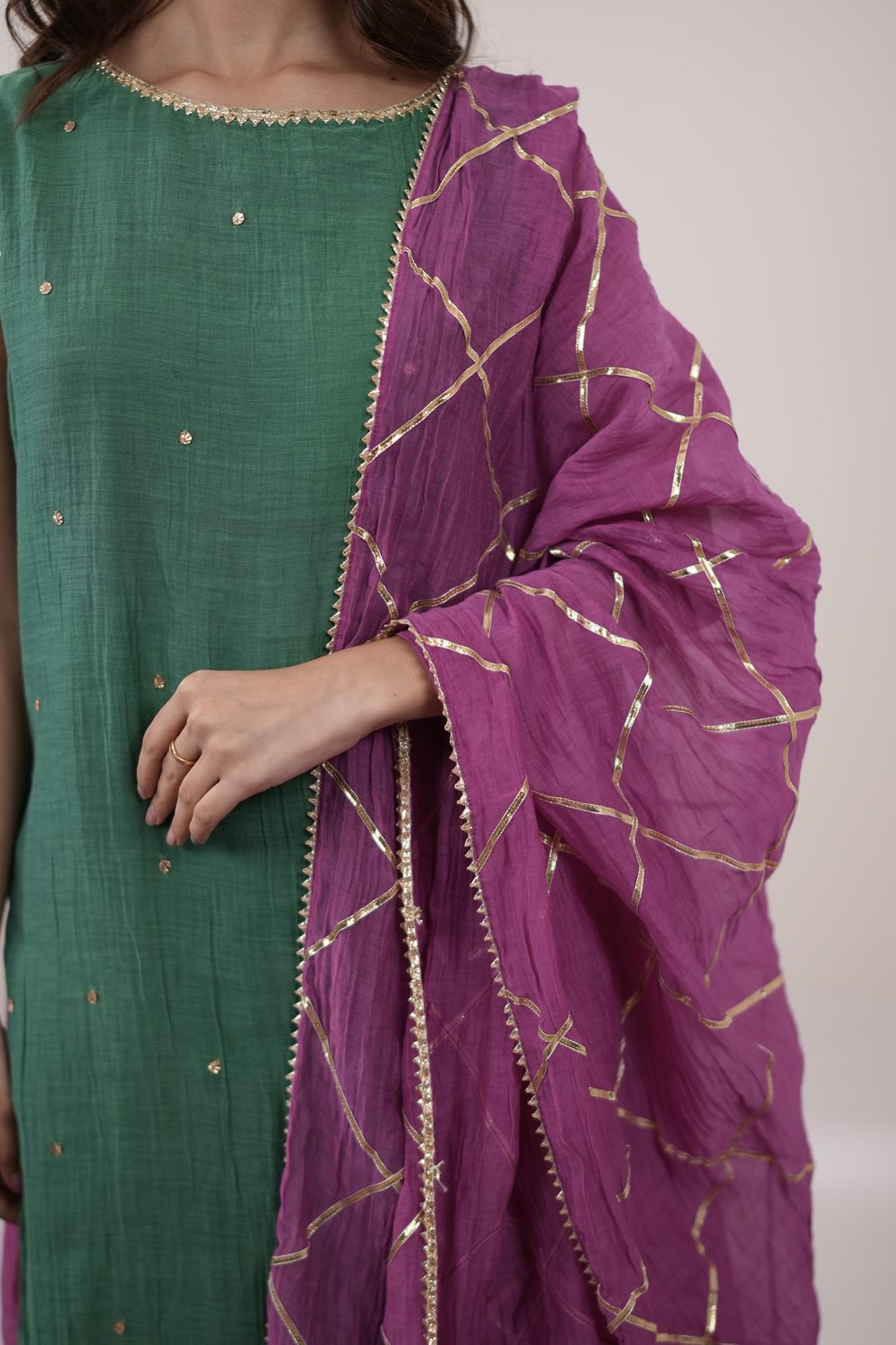 Resham Royal Green and Pink suit set — neckline and dupatta detail